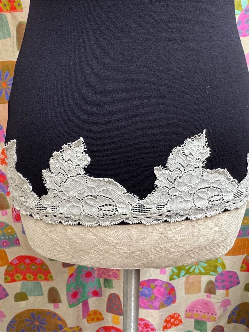 I.N.C Lace Trim Tank Top. Small - Picture 7 of 11